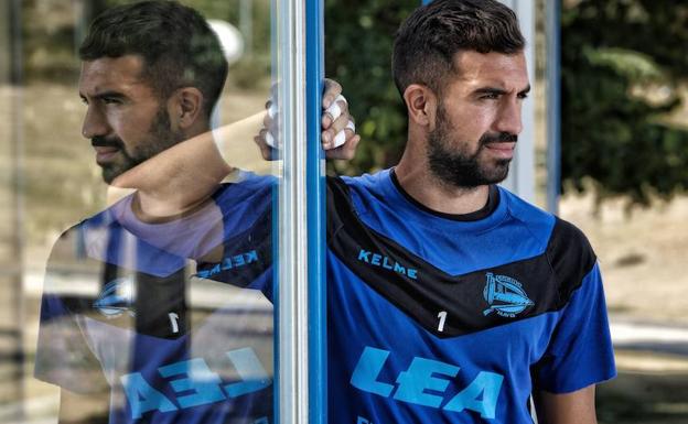 Fernando Pacheco, portero del Alavés, durante una entrevista.