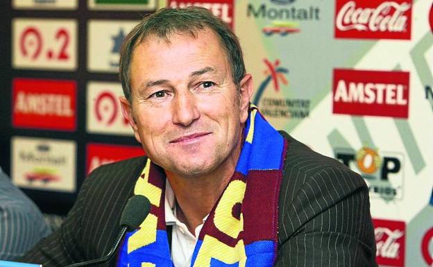 De Biasi, en su presentación con el Levante. /Vicente Martínez