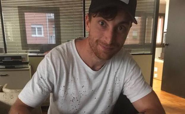 Amorebieta, en la firma de su nuevo contrato.