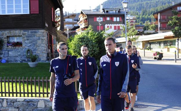 Parte de la plantilla del Athletic durante su estancia en Crans-Montana.