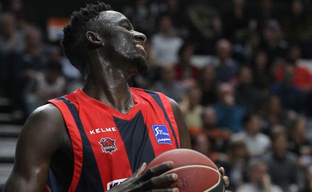 Diop en el partido contra el Valencia. /El correo