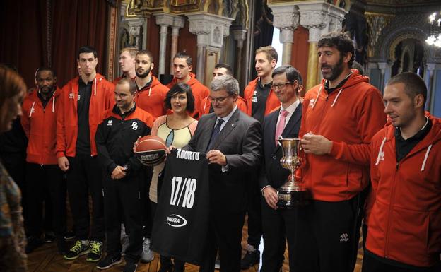 Recepción en el Ayuntamiento del Bilbao Basket./IGNACIO PÉREZ