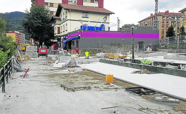 Estado actual de una calle Zubiko Kurajo intransitable.