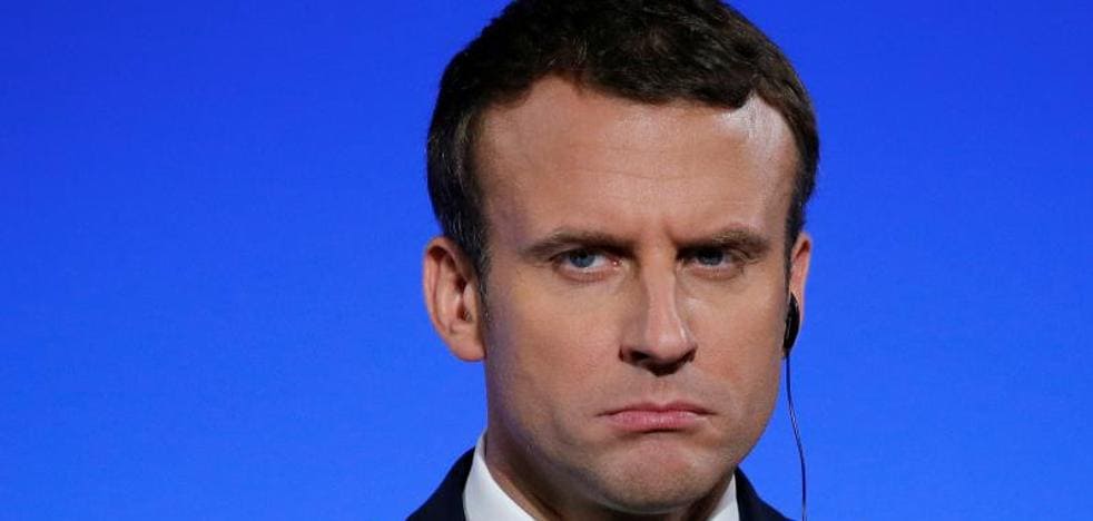 Macron macarons - Gouvernement Valls 2 ça va valser ! Macron ne vous offrira pas de macarons...:) - Page 6 Emmanuel-macron-caida-popularidad-kMSG--984x468@RC
