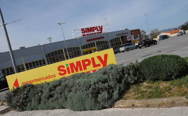 Vista de um supermercado Simply en Haro.