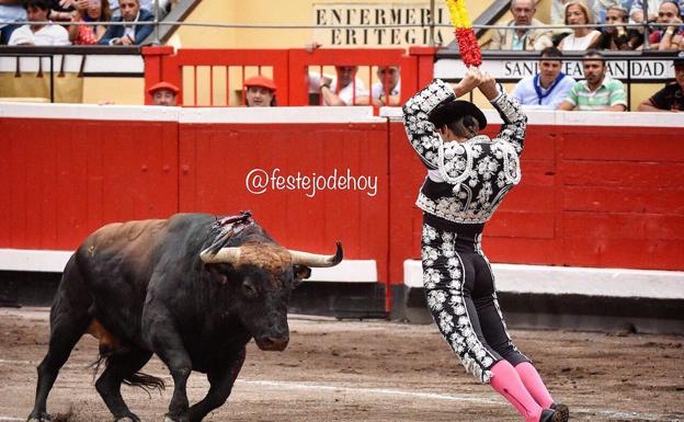 Iván García pone las banderillas en Bilbao.