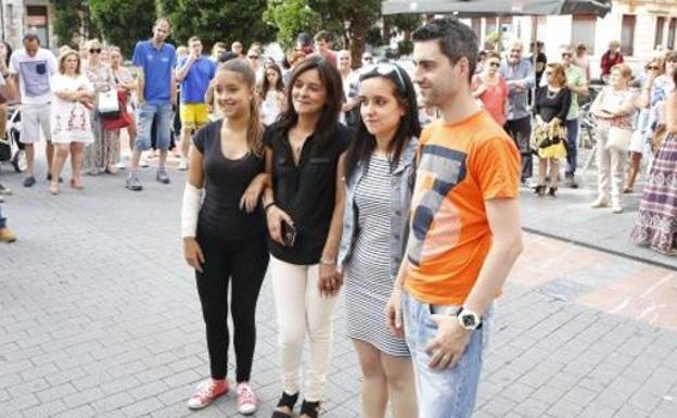 Los familiares de Germán, durante una concentración en Langreo.