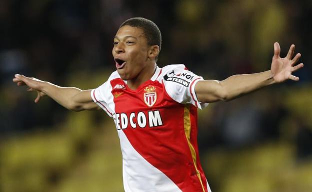Mbappé celebra un gol con el Mönaco, ya su exequipo.