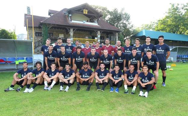 El equipo, tras el primer equipamiento del verano.