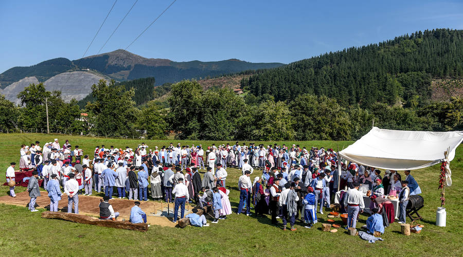 Recreación de la pintura en la campa Matarte, cerca del centro de Orozko, en la que intevinieron unos trescientos figurantes.
