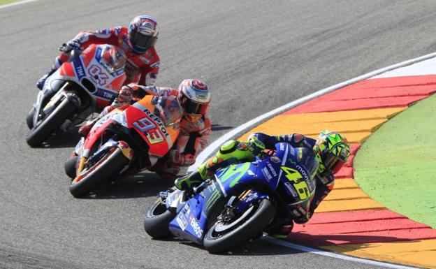 Rossi, por delante de Márquez y Dovizioso. /Antonio García (Efe)