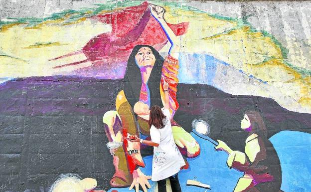 Mural en el parque de Judimendi, diseñado por la artista alavesa Irantzu Lekue./Blanca Castillo