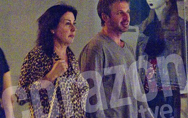 Carmen y su pareja, a la salida del cine en Madrid./