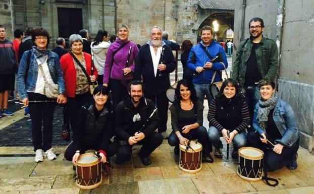Músicos que toman parte en la diana matutina durante las fiestas. / E. C.