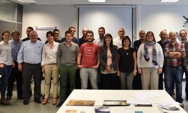 Participantes en la primera feria de empresas de Lea Artibai celebrada ayer en Markina./ AZARO