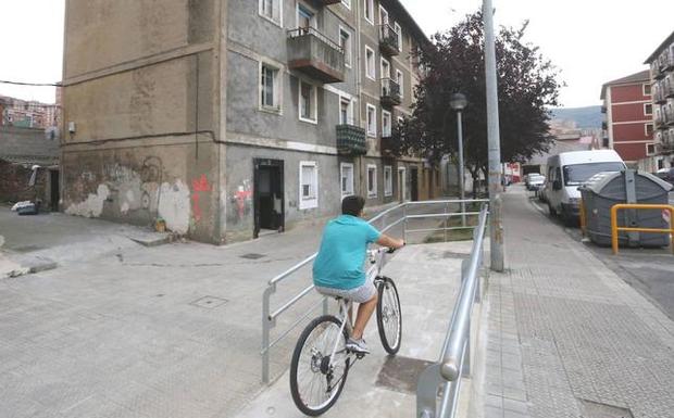 El barrio está fuera de ordenación desde hace casi dos décadas. / E. C.