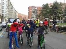 Los más pequeños, bien abrigados, fueron los encargados de abrir la marcha./E. C.