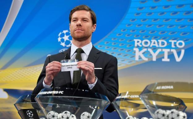 Xabi Alonso, con la papeleta del PSG, rival del Real Madrid./AFP