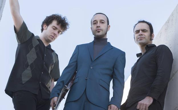 The Romanticos.