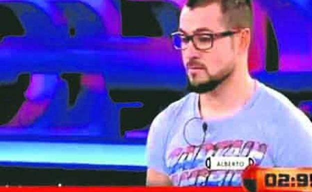 Alberto con su camiseta./
