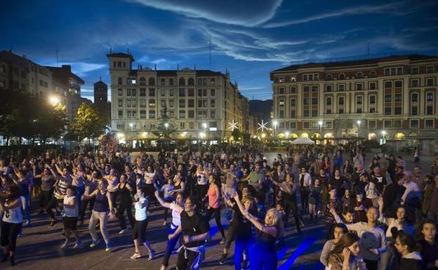 En Barakaldo también adelantan algún año la Nochevieja./FERNANDO GÓMEZ