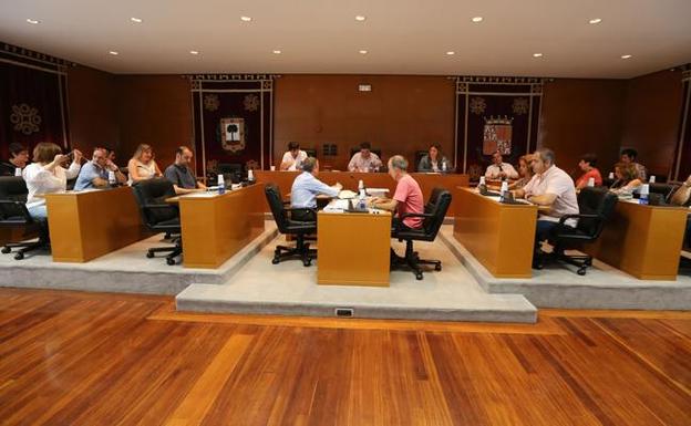 Imagen de archivo de un pleno municipal. /PEDRO URRESTI