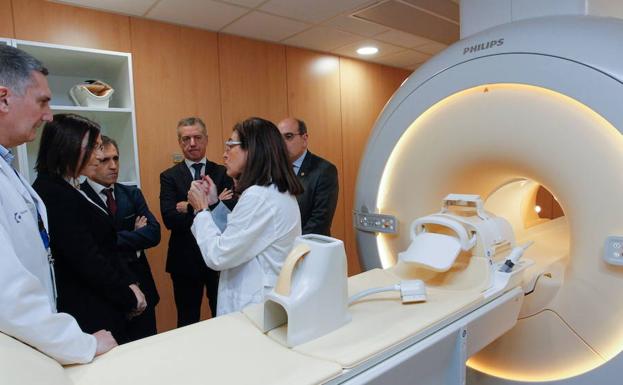 Inauguración de un equipo de tomografía, el cuarto equipo de resonancia magnética en el edificio de consultas externas del Hospital Universitario Araba/Blanca Castillo