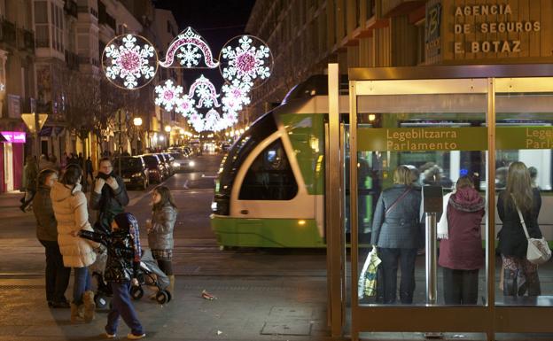 El tranvía de Vitoria acorta sus servicios en Nochevieja y Año Nuevo./Rafa Gutiérrez