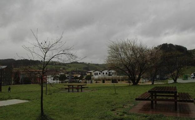 Vista del parque de Olazar rehabilitado por los vecinos. / M. DÍAZ