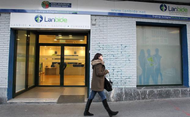 El paro se reduce en Euskadi en 8.626 personas en el último año