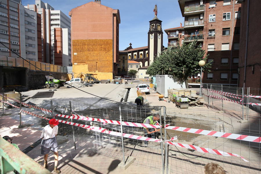 Las obras de construcción del edificio de viviendas donde va a ir el ambulatorio arrancaron en 2012. / E. C.