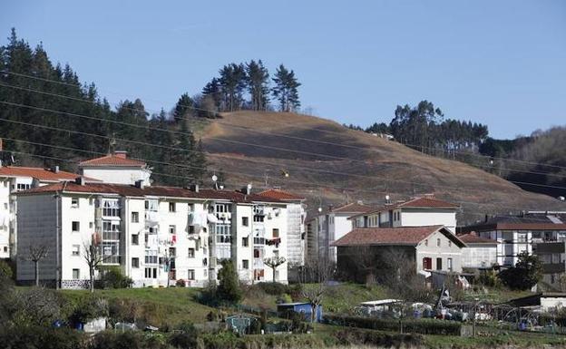Aspecto que presenta en la actualidad la ladera de Kamiñalde, en Ondarroa. / MAIKA SALGUERO