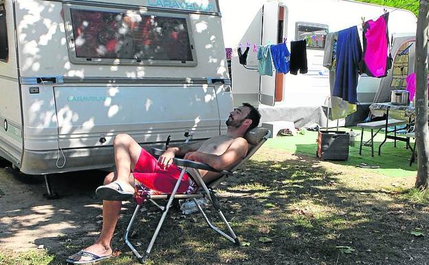 En el camping de Angosto hay espacio para caravanas./EL CORREO