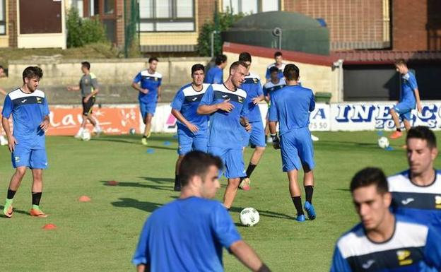 Los de Docando quieren resarcirse del empate en el partido ante el Lagun Onak. / LUIS ÁNGEL GÓMEZ