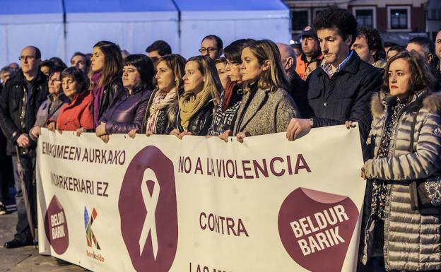Concentración contra la agresión en Barakaldo. /Borja Agudo