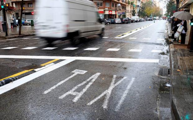 Carril taxi en Valencia. /Heino Kalis (Reuters)