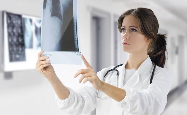 Ingenieros, titulados en ADE y médicos serán los más demandados por el mercado