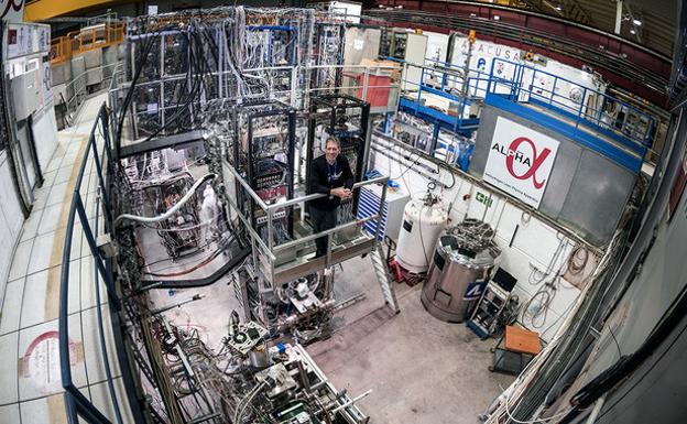 El investigador Jeffrey Hangst en las instalaciones del experimento ALPHA./CERN
