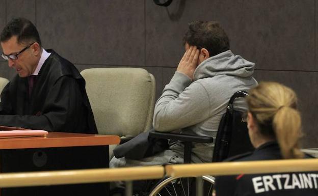 El acusado, durante una sesión del juicio./MANU CECILIO