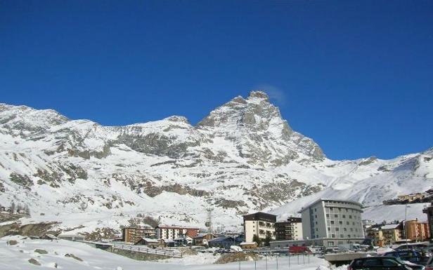 Buscaba su hotel y escaló ebrio una cima de los Alpes