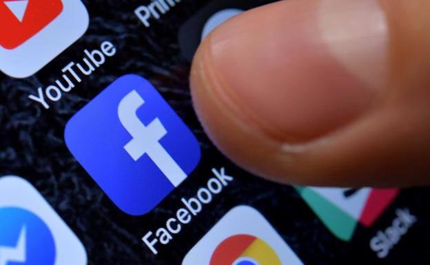 Aplicación de Facebook en un IPhone. /Sascha Steinbach