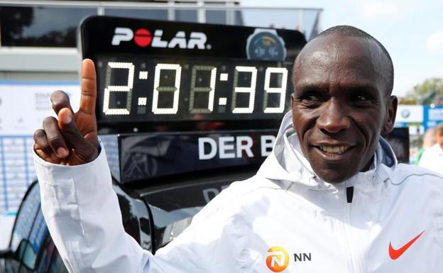 Kipchoge ganó el maratón de Berlín con un sensacional récord mundial Kipchoge ganó el maratón de Berlín con un sensacional récord mundial