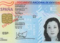 El DNIe incorpora un chip que acredita la identidad digital de su titular. EFE/