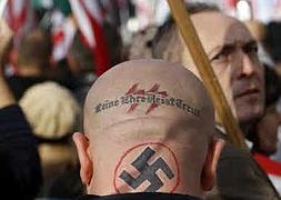 Neonazis simpatizantes del partido ultra húngaro Jobbik en una manifestación en Budapest. / Reuters/
