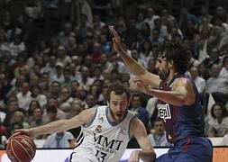 Sergio Rodríguez y Sada, grandes protagonistas del encuentro. / Efe/