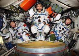 Astronautas chinos en una de sus naves. / Foto: Archivo/