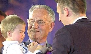 Juan María Urdangarin, con su hijo y uno de sus nietos./