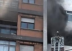 Incendio en la calle Autonomía. /Elcorreotv/