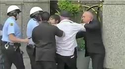 Varias personas se acercaron para detener la pelea. / Video: YouTube/