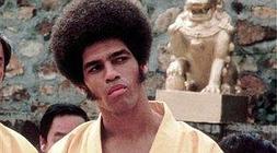 Jim Kelly falleció a los 67 años./